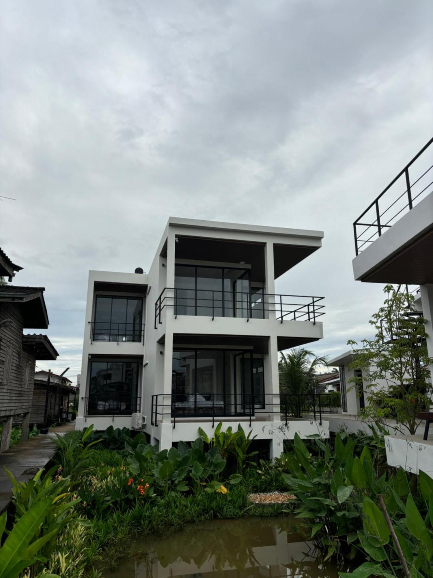 The Episode Boutique Surat Thani